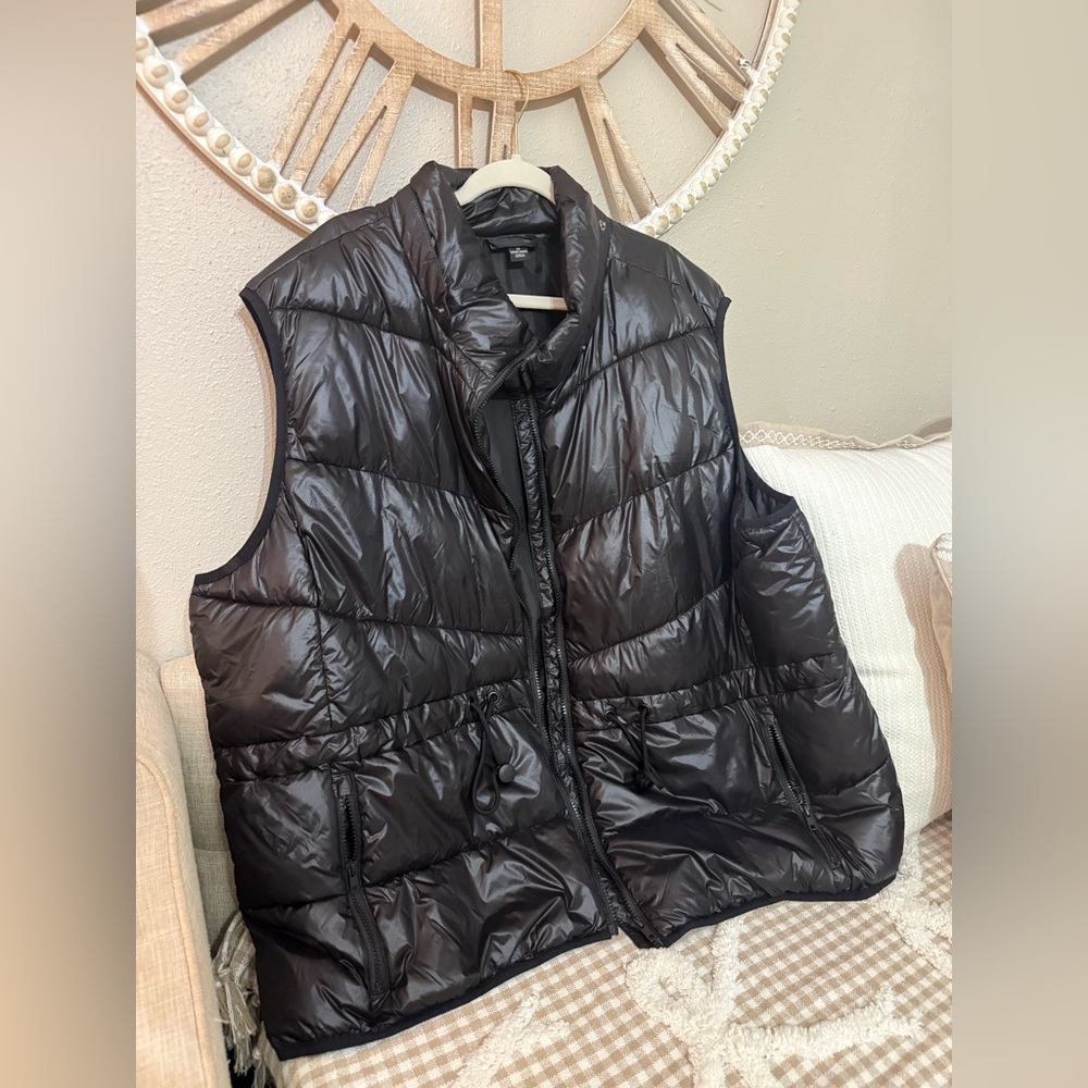 Swiss Tech Shiny Black Puffer Vest